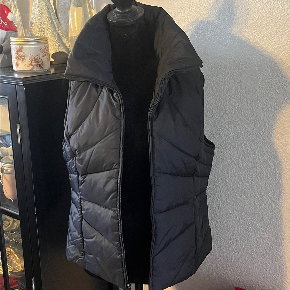 Kenneth Cole Black downe  Puffer Vest 40% goose feathers this is New
